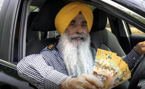 Australian Sikh driver returns AUD8,000 found in cab, says doesn't want reward | australian,sikh,driver- True Scoop