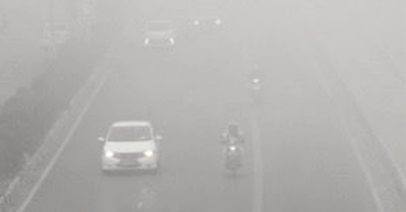Fog blankets Delhi, flight and train schedules hit due to poor visibility | fog,blankets,delhi- True Scoop