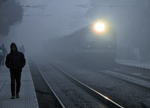 delhi, shivers, minimum, temp, dense, fog, delays, trains, delhi-shivers-minimum-temp-dense-fog-delays-trains, India, Trending- True Scoop