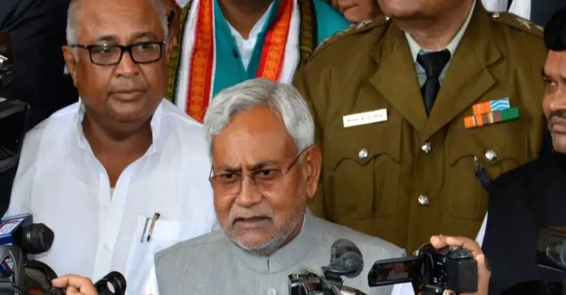 Nitish Kumar resigns from Bihar CM post; asks Governor to dissolve Mahagathbandhan Govt 