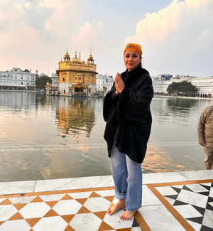 Shehnaaz Gill visits Golden Temple, offers prayers