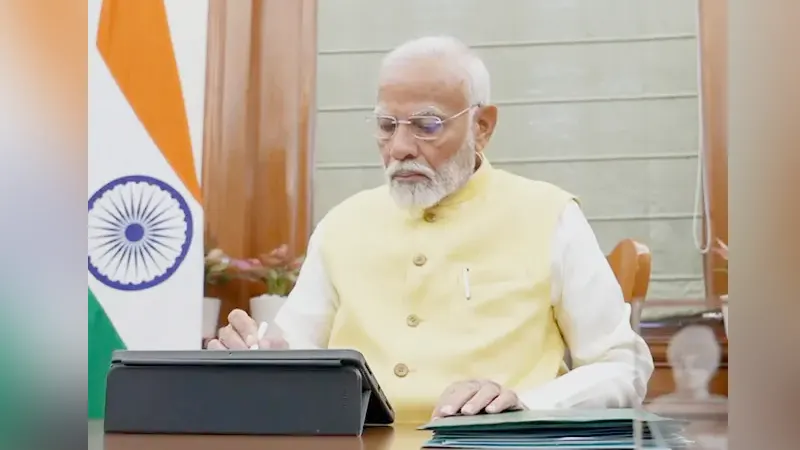 India, Trending, PM Modi signs first file for farmers' welfare, PM Modi signs first file for farmers, PM Narendra Modi, welfare of the farmers, PM Kisan Nidhi, national news, top national news, top india news, india news, indian farmers- True Scoop
