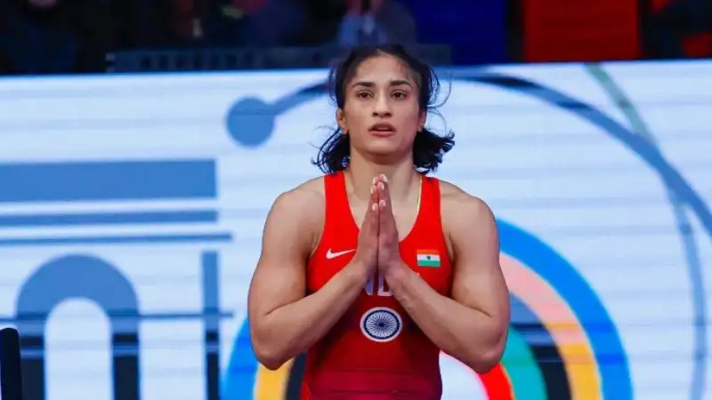 Vinesh Phogat, Vinesh Phogat Disqualification, Vinesh Phogat Disqualify, Vinesh Phogat Overweight, Vinesh Phogat Paris Olympics Disqualify, Vinesh Phogat Gold Medal Match Disqualify, Why Vinesh Phogat was disqualified gold medal match, Vinesh Phogat Olympics Overweight, Trending- True Scoop