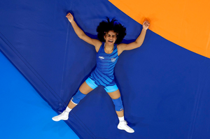 India, Trending | Vinesh Phogat announces retirement after Olympics disqualification- True Scoop