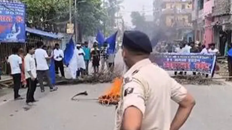 India, Trending, Bharat Bandh, Bharat Bandh 2024, protesters block road, railway tracks block, Aarakshan Bachao Sangharsh Samiti, protest against the Supreme Court, Bhim Army, Constitution, national news, top national news, daily national news, top india news- True Scoop