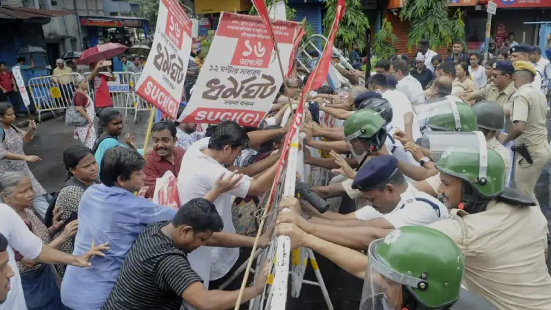 Nabanna Abhijan, What is Nabanna Abhijan, Nabanna Abhijan Protest, Police Use Tear Gas Nabanna Abhijan, India, Trending- True Scoop