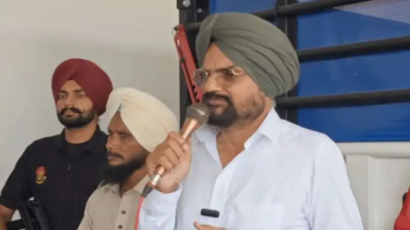 Punjab, Sidhu Moose Wala, Sidhu Moose Wala father, Sidhu Moose Wala Father Gunmen, Sidhu Moose Wala Father Guards Fight, Balkaur Singh Gunmen Fight, Balkaur Singh Gunmen Fight Inside Mansion- True Scoop