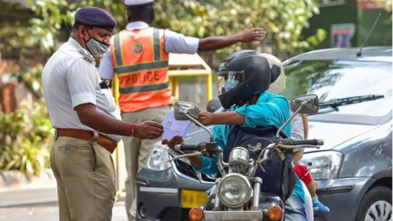 India, Trending, traffic police, Attention Drivers, New Helmet Rules Introduced, New Helmet Rules- True Scoop