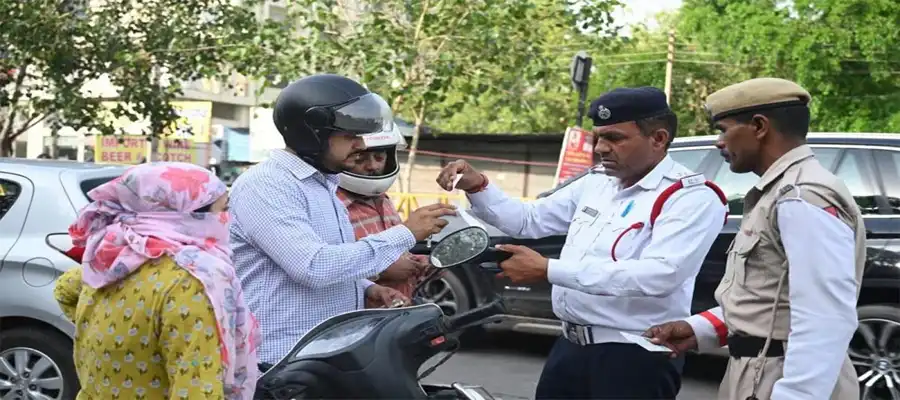 Helmet Challan, traffic rules of 2025, read the new traffic rules of 2025, helmet challan rules, helmet challan news- True Scoop