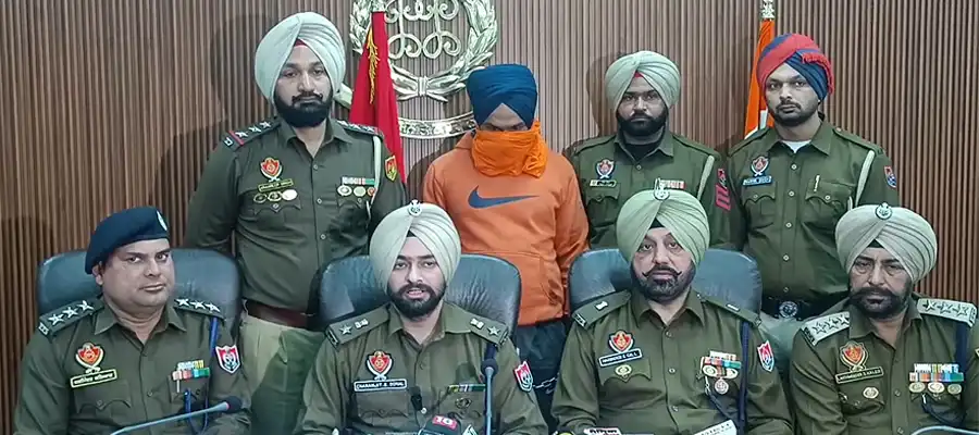 Army personnel arrested, Amritsar rural Police, army person secret documents to Pakistan, army person connection with Pakistan-based ISI, Punjab police- True Scoop