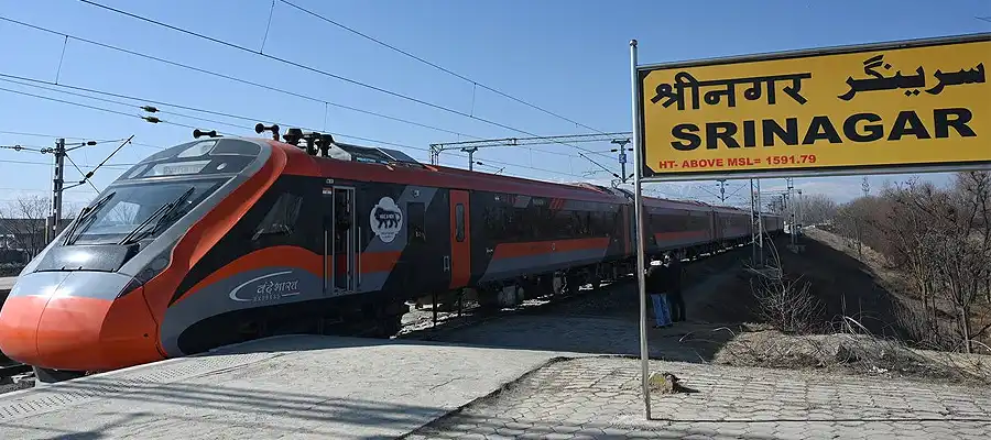 Katra-Srinagar Vande Bharat, Katra-Srinagar Vande Bharat Train, Vande Bharat Kashmir, Vande Bharat Katra, Vande Bharat Katra Srinagar Launch date, Vande Bharat Srinagar Katra route, Katra Srinagar Vande Bharat Fare, Katra Srinagar Vande Bharat Stoppages, India, Trending- True Scoop