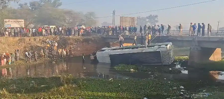 Bus Accident, Bus Accident Kotkapura Road, Bus Accident Sem Nala Bridge, Bus Accident Shahi Haveli Faridkot, Bus Accident Falls into drain, Punjab- True Scoop