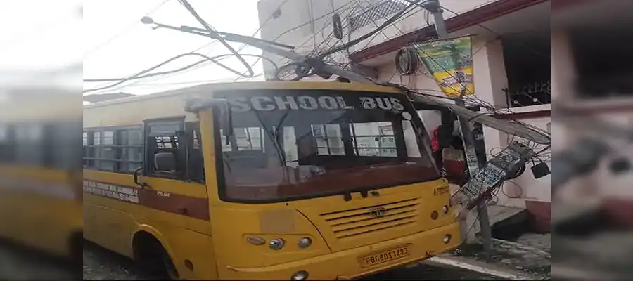 Punjab, Ballan village School Bus Accident, Electric Pole Ballan village School Bus, Kishangarh Jalandhar School Bus, School Bus Electric Pole Accident Kishangarh- True Scoop