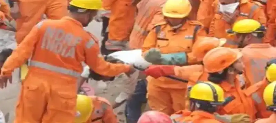 Delhi building collapse, Mustafabad tragedy, Delhi accident news, building collapse Delhi, trapped in building collapse, Delhi rescue operation, Mustafabad incident, Delhi news today, building collapse victims, Delhi emergency services- True Scoop