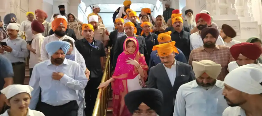 Nita Ambani at Golden Temple, Nita Ambani at Darbar Sahib Amritsar, Nita Ambani in Amritsar, Nita Ambani offer prayers at golden temple, Nita Ambani prays for Mumbai Indians, IPL 2025, Punjab, Trending- True Scoop
