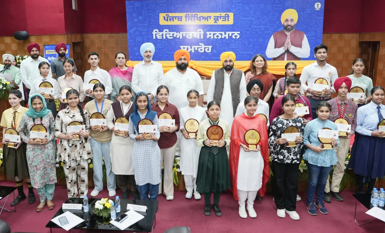 CM Mann, Bhagwant Singh Mann, CM Mann in special meet for boosting education sector, CM Mann meets school students, Special interaction between CM Mann and students, Punjab news, Latest news- True Scoop