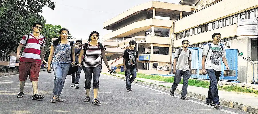 QS World University Rankings 2026, IIT Delhi global rank 123, Top Indian universities 2026, IIT Madras enters top 200 QS ranking, Indian universities QS ranking improvement, Delhi University QS ranking 2026, Youth, Extra Lens- True Scoop