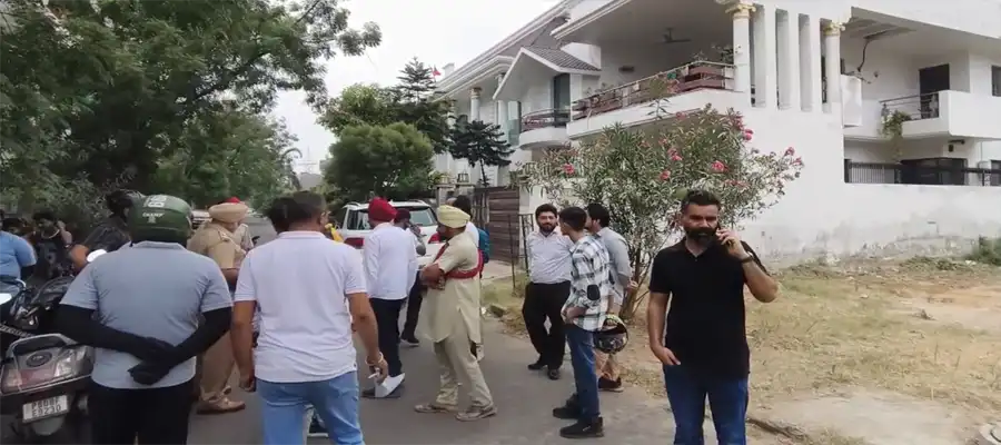 Jalandhar Steven Enclave shooting, government gunman shoots man, plot dispute shooting Jalandhar, Jalandhar land dispute violence, Punjab gunman incident, Steven Enclave dispute news, Jalandhar crime news 2025, shooting over land dispute, government employee firing case, Punjab plot dispute shooting- True Scoop