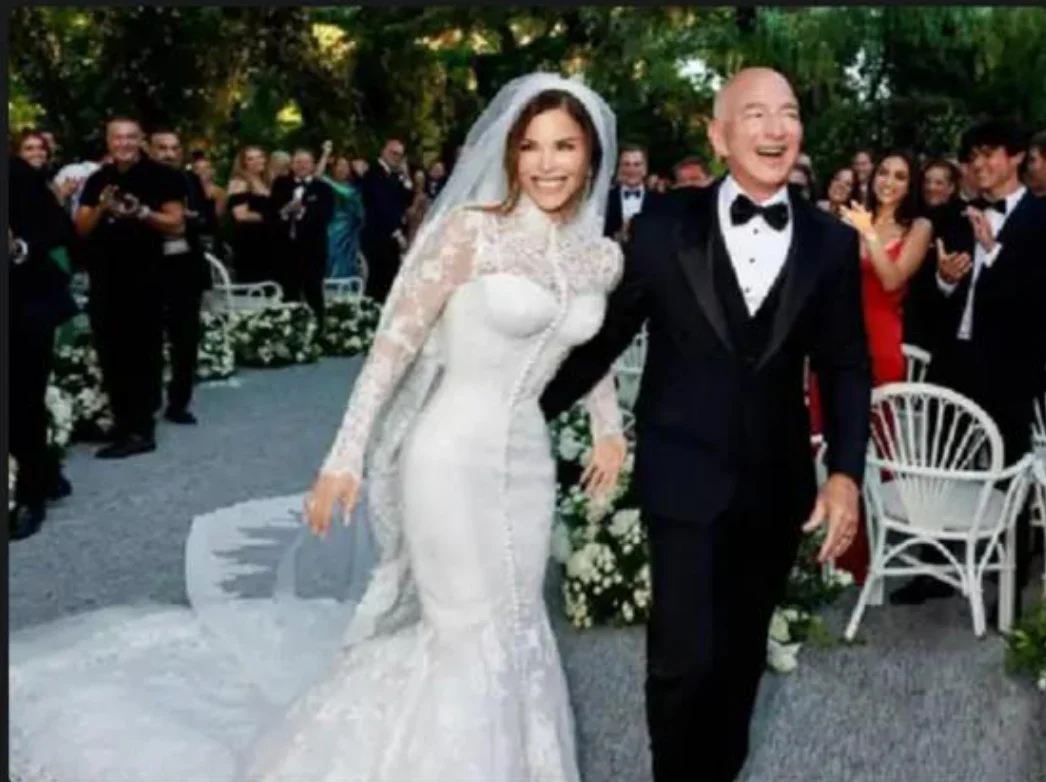 Jeff Bezos Venice wedding, ₹430 crore Bezos wedding, Jeff Bezos Lauren Sánchez marriage, Bezos wedding private jets, Bezos wedding guest list, Venetian wedding celebration, Bezos luxury wedding Italy- True Scoop