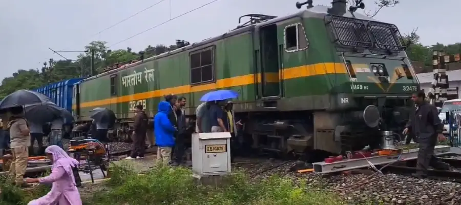 Jammu-Pathankot goods train, Jammu Pathankot Train, Train Derail Punjab, Punjab Train Derail, Pathankot Train Derail, Continuous rainfall Punjab Rain derail, Punjab- True Scoop
